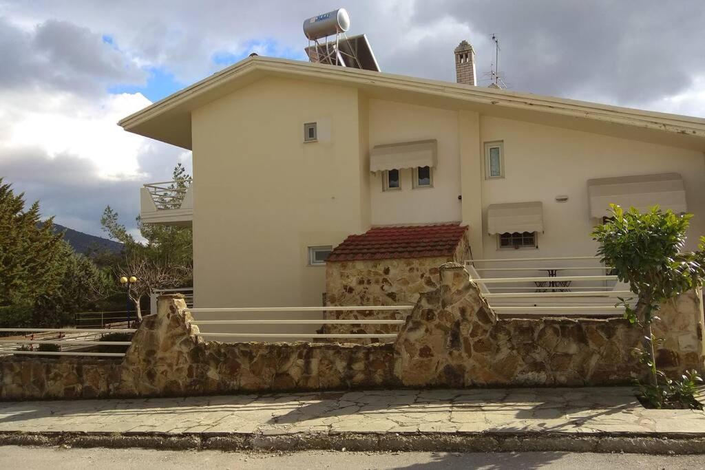 Apartamento The Stone House Kozani Exterior foto